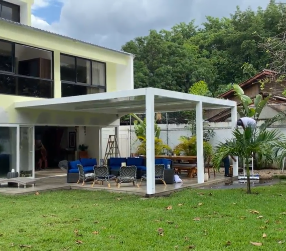 Pérgola doble bioclimática doble con sensor de viento, en Playas del Coco