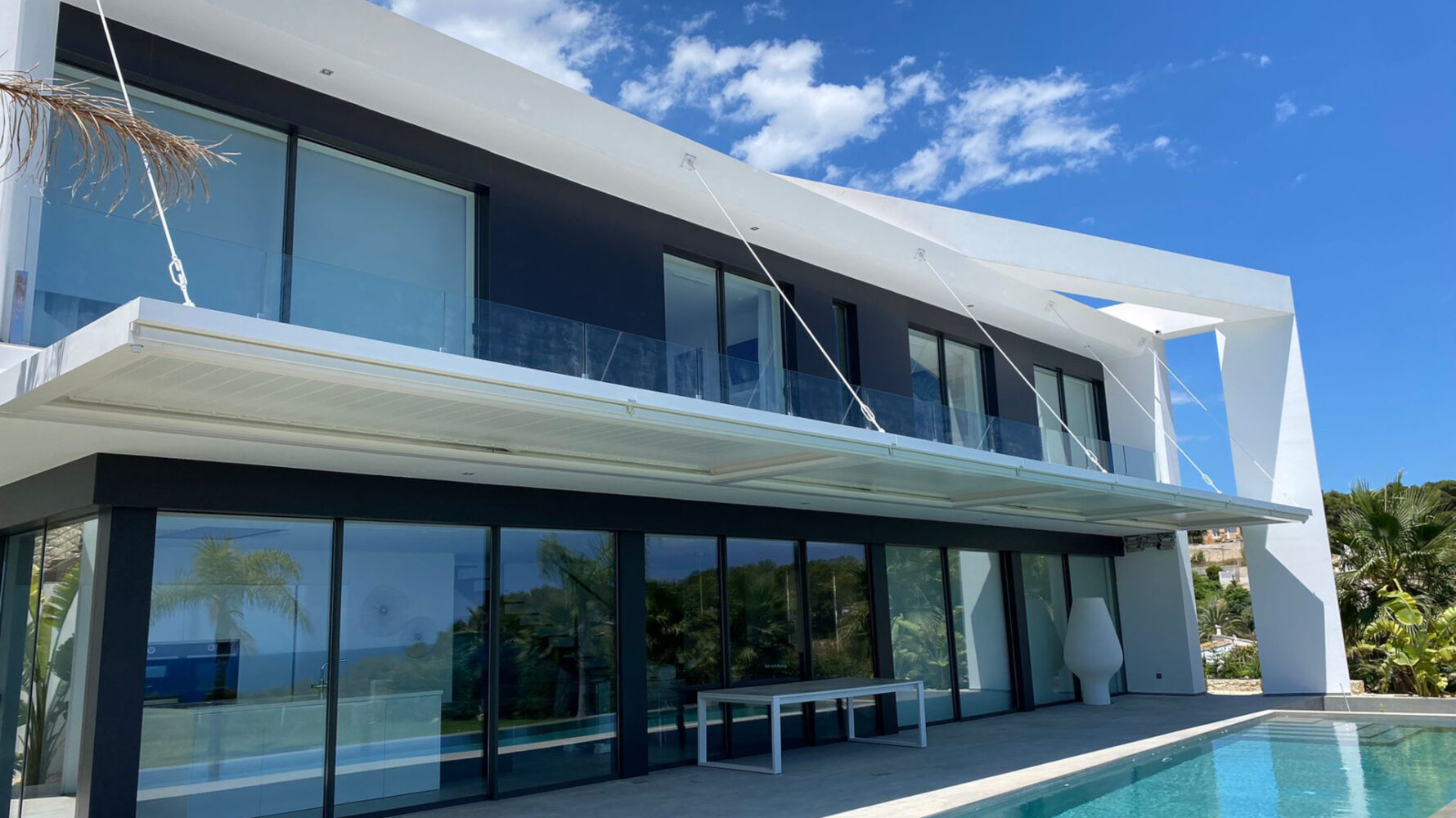 Pérgolas Bioclimáticas de C3 Systems: Innovación y Versatilidad para tu Espacio Exterior