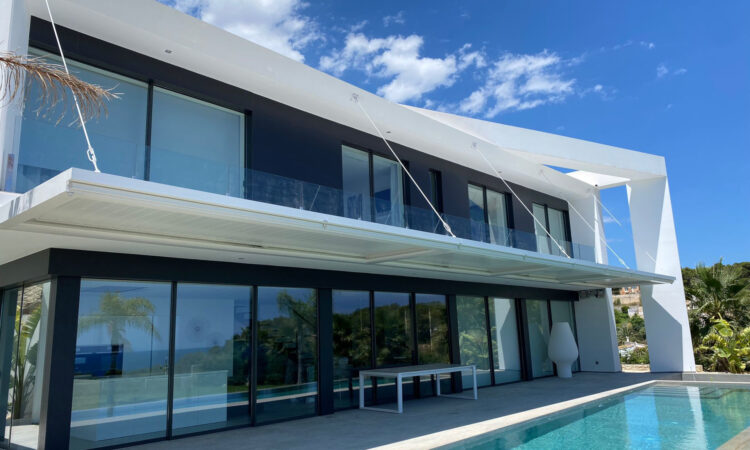 Pérgolas Bioclimáticas de C3 Systems: Innovación y Versatilidad para tu Espacio Exterior