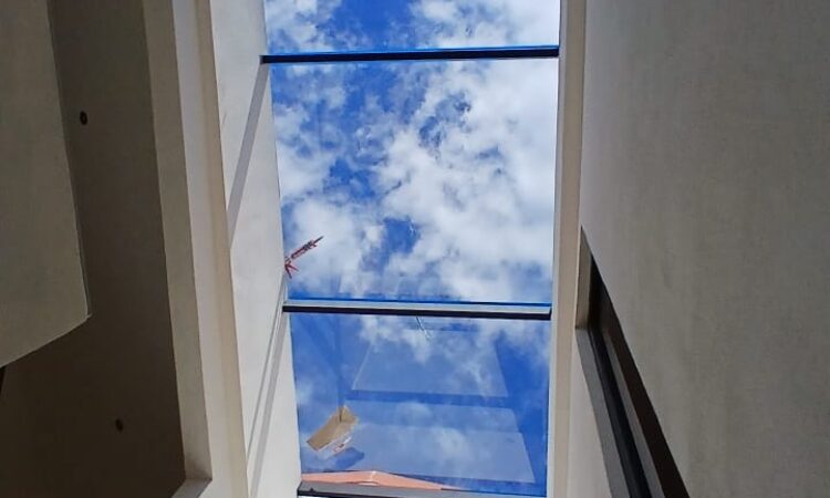 Techos de vidrio y control solar: cómo lograr confort y eficiencia durante todo el año